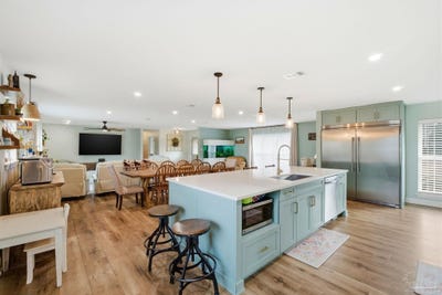 /international/us/690-cooley-rd-cantonment-fl-110105289303/