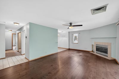 /international/us/5548-century-avenue-middleton-wi-110107852336/