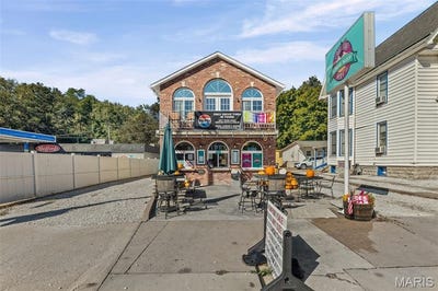 /international/us/222-e-main-street-grafton-il-110104610004/