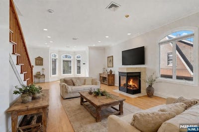 /international/us/236-columbus-avenue-palisades-park-nj-110107652702/