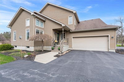 /international/us/24-willowbrook-drive-auburn-ny-110107255523/
