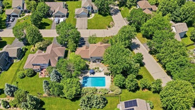/international/us/8511-cedar-court-victoria-mn-110108886782/