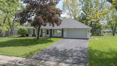 /international/us/40-cayman-drive-montgomery-il-110108124678/