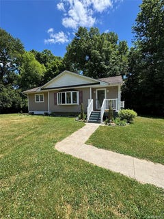 /international/us/18-montfort-woods-road-wappingers-falls-ny-110108902106/