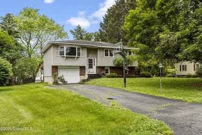 /international/us/10-bloomingdale-avenue-east-greenbush-ny-110100391967/
