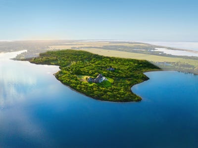 /international/us/15-forever-wild-way-edgartown-ma-110108470234/