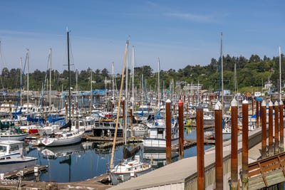 /international/us/1000-se-bay-boulevard-newport-or-110108573106/