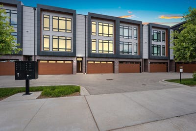 /international/us/1100-brookwood-drive-green-bay-wi-110100994055/