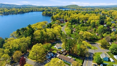 /international/us/1-brayton-southwick-ma-110107811270/
