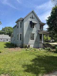 /international/us/221-s-4th-street-mount-horeb-wi-110108411206/