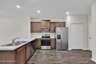 /international/us/837-capitol-parkway-jacksonville-fl-110100035974/
