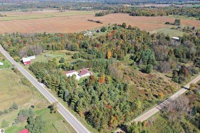 /international/us/1542-campbell-road-rose-city-mi-110120128359/