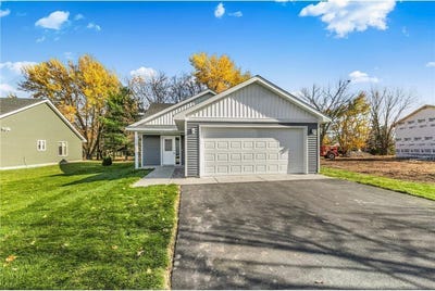 /international/us/1015-3rd-avenue-ne-milaca-mn-110101541934/