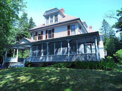 /international/us/122-waukeag-avenue-sorrento-me-110101549469/
