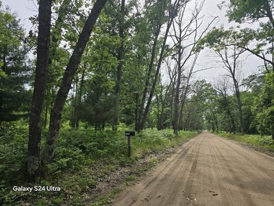 /international/us/4749-w-9-mile-road-irons-mi-110108774474/