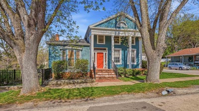 /international/us/219-s-high-street-galena-il-110107553003/