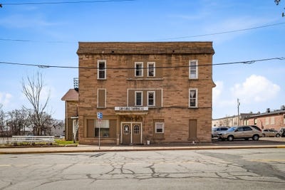 /international/us/678-wisconsin-street-eau-claire-wi-110107168955/
