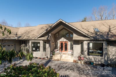 /international/us/155-poplar-loop-drive-flat-rock-nc-110109567932/