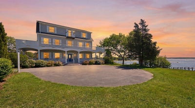 /international/us/12-groveland-street-buzzards-bay-ma-110107288784/