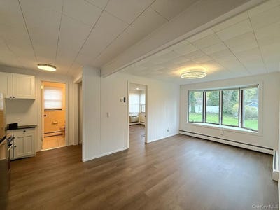 /international/us/34-little-neck-road-centerport-ny-110107585699/