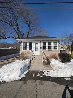 /international/us/39-mawney-avenue-warwick-ri-110106014126/