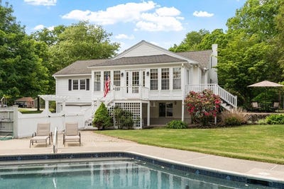 /international/us/305-high-st-ext-lancaster-ma-110108394834/