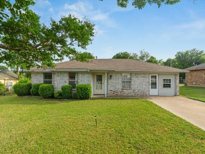 /international/us/209-w-huffman-street-krum-tx-110108231068/