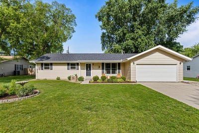 /international/us/800-van-buren-street-monticello-il-110108477499/