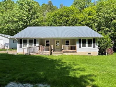 /international/us/836-helton-creek-ln-whitetop-va-110100258435/