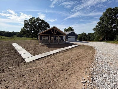 /international/us/11490-highway-24-madison-mo-110108395549/