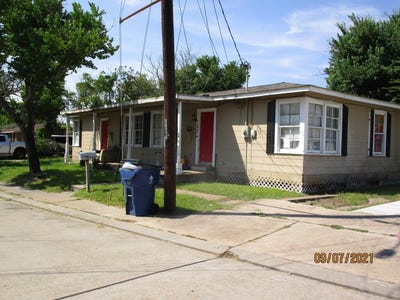 /international/us/1324-28-w-9th-freeport-tx-110120536036/