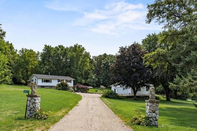 /international/us/7419-riles-road-middleton-wi-110119551282/