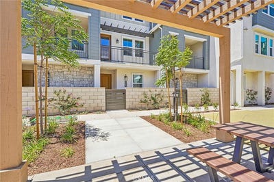 /international/us/144-s-iris-compton-ca-110108472231/