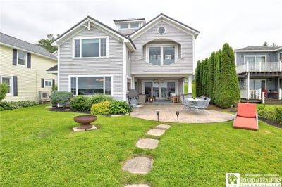 /international/us/140-w-summit-street-lakewood-ny-110109304635/