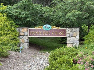 /international/us/17-springhill-drive-west-windsor-nj-110101008214/
