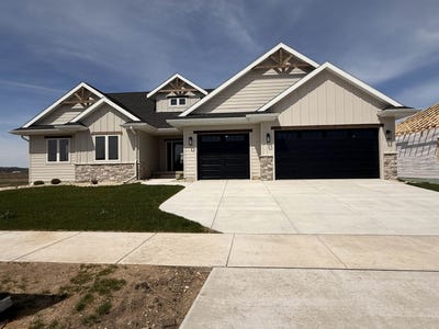 /international/us/2016-jack-ryan-drive-prairie-du-sac-wi-110107734741/