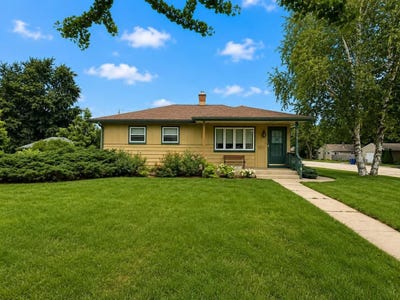 /international/us/1058-7th-ave-grafton-wi-110119702848/