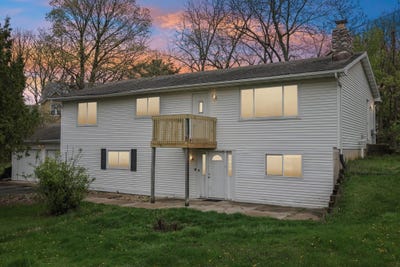 /international/us/517-highland-drive-baraboo-wi-110107655928/