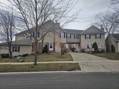 /international/us/833-village-quarter-road-west-dundee-il-110108197031/