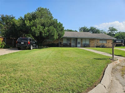 /international/us/1902-maplewood-court-gainesville-tx-110109058211/