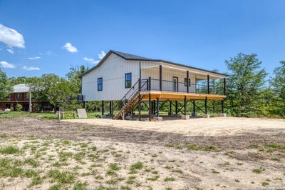 /international/us/132-sherman-lane-leakey-tx-110101193711/