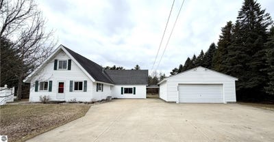 /international/us/6455-n-geneva-road-coleman-mi-110106677617/