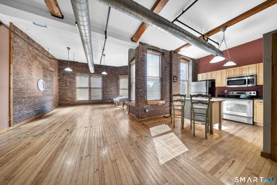 /international/us/325-lafayette-street-bridgeport-ct-110108472607/