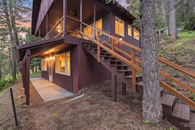 /international/us/9791-highway-55-cascade-id-110108079301/