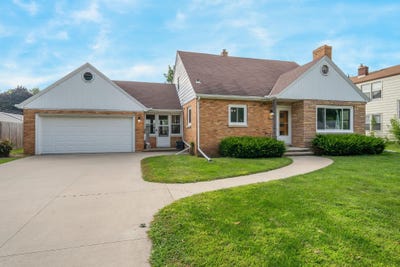 /international/us/2119-n-division-street-appleton-wi-110101426333/?lang=en