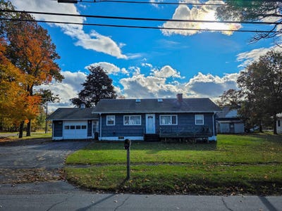 /international/us/66-main-street-princeton-me-110107731479/
