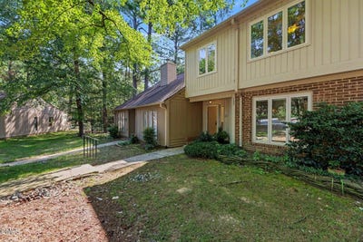/international/us/109-mossbark-lane-chapel-hill-nc-110109982892/