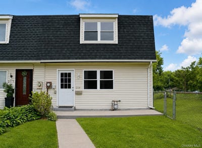 /international/us/219-chrystal-drive-maybrook-ny-110108539082/