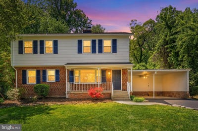 /international/us/10705-oak-place-fairfax-va-110108334169/