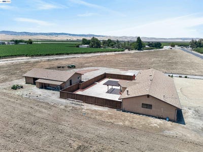 /international/us/4260-w-kenner-rd-tracy-ca-110108379854/